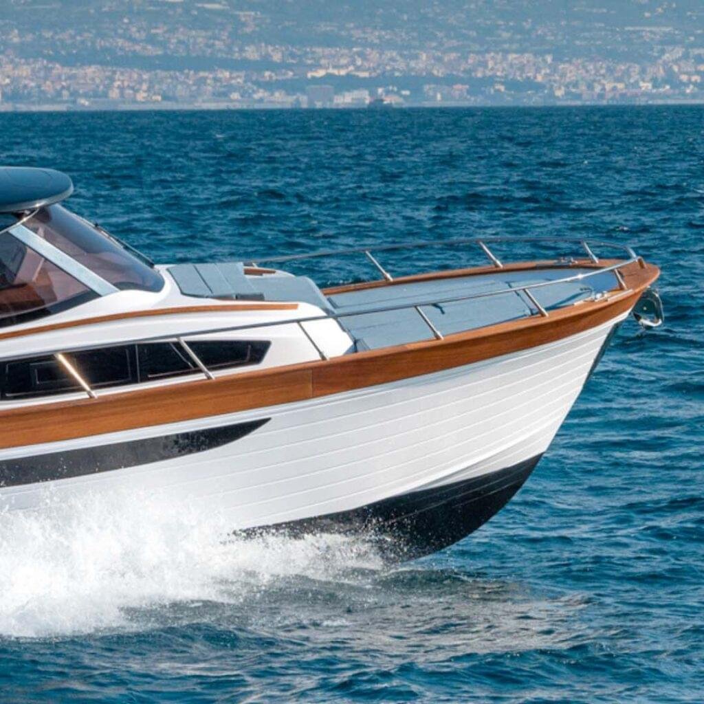 Classic-Boat-on-the-Amalfi-Coast-Mimi-9.5